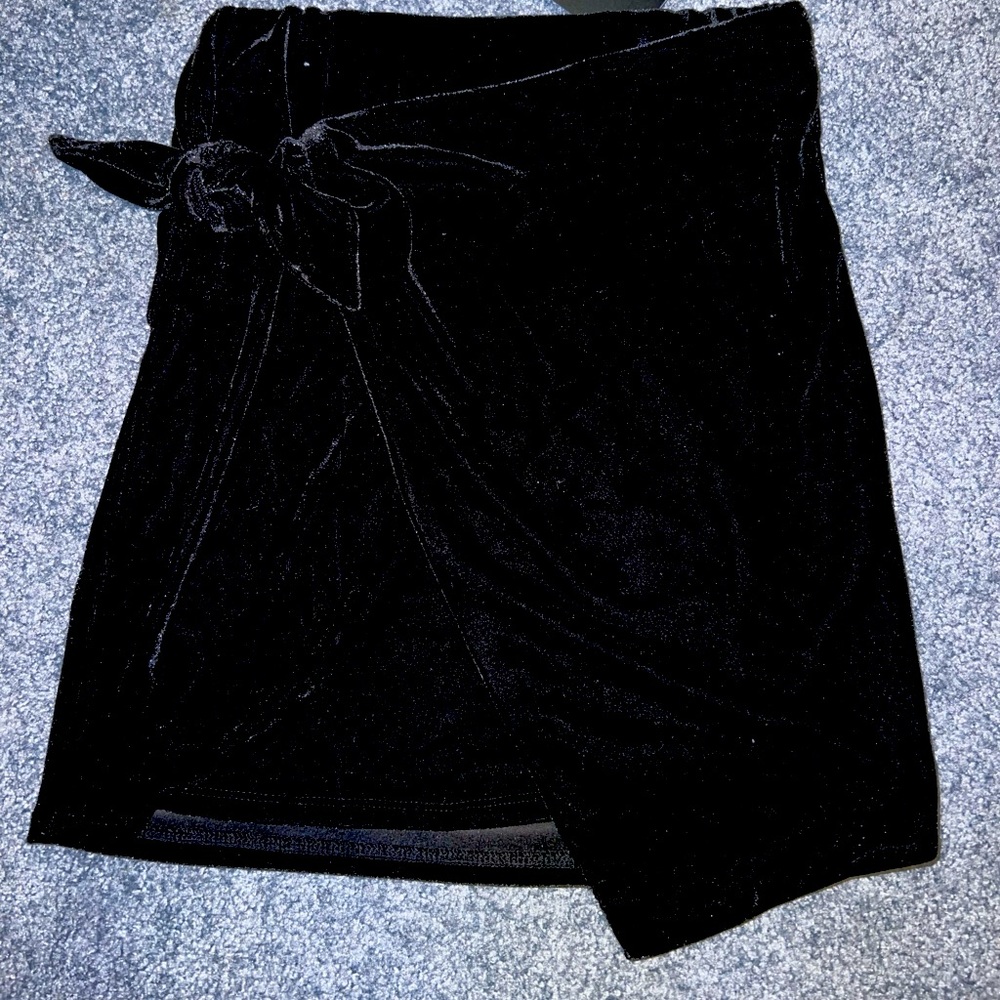 Dry goods Size small velvet black skirt
